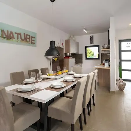 Casa Cadoc By Briskva