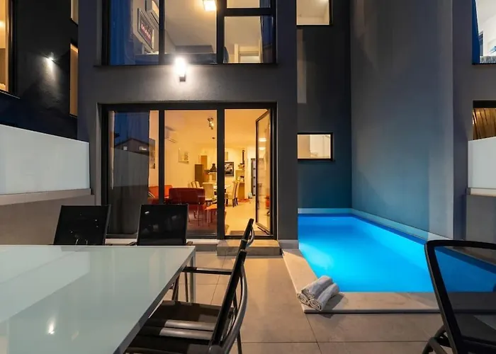 Casa Cadoc By Briskva