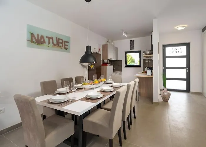 Casa Cadoc By Briskva